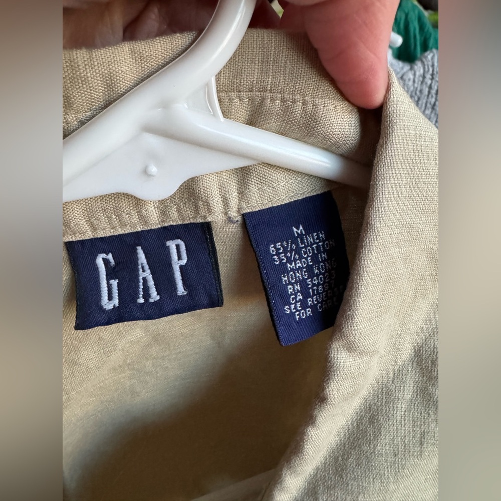 GAP Sleeveless Button-Down Shirt - Picture 2 of 5